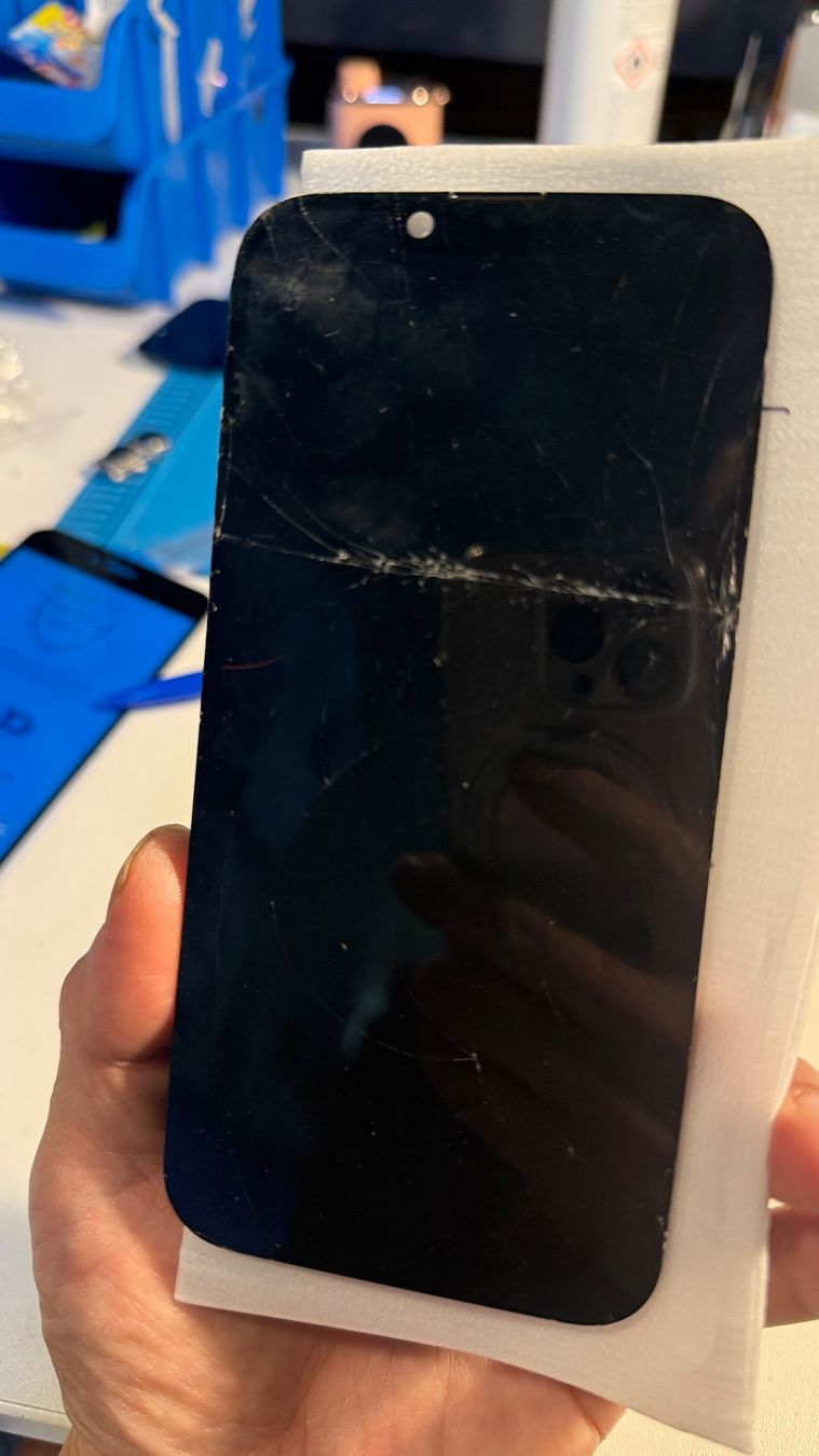Apple Telefoni cellulari / Smartphones: Écran original iPhone 14 partiellement abîmé – Difettoso da Morges venduto da DA-repa 1