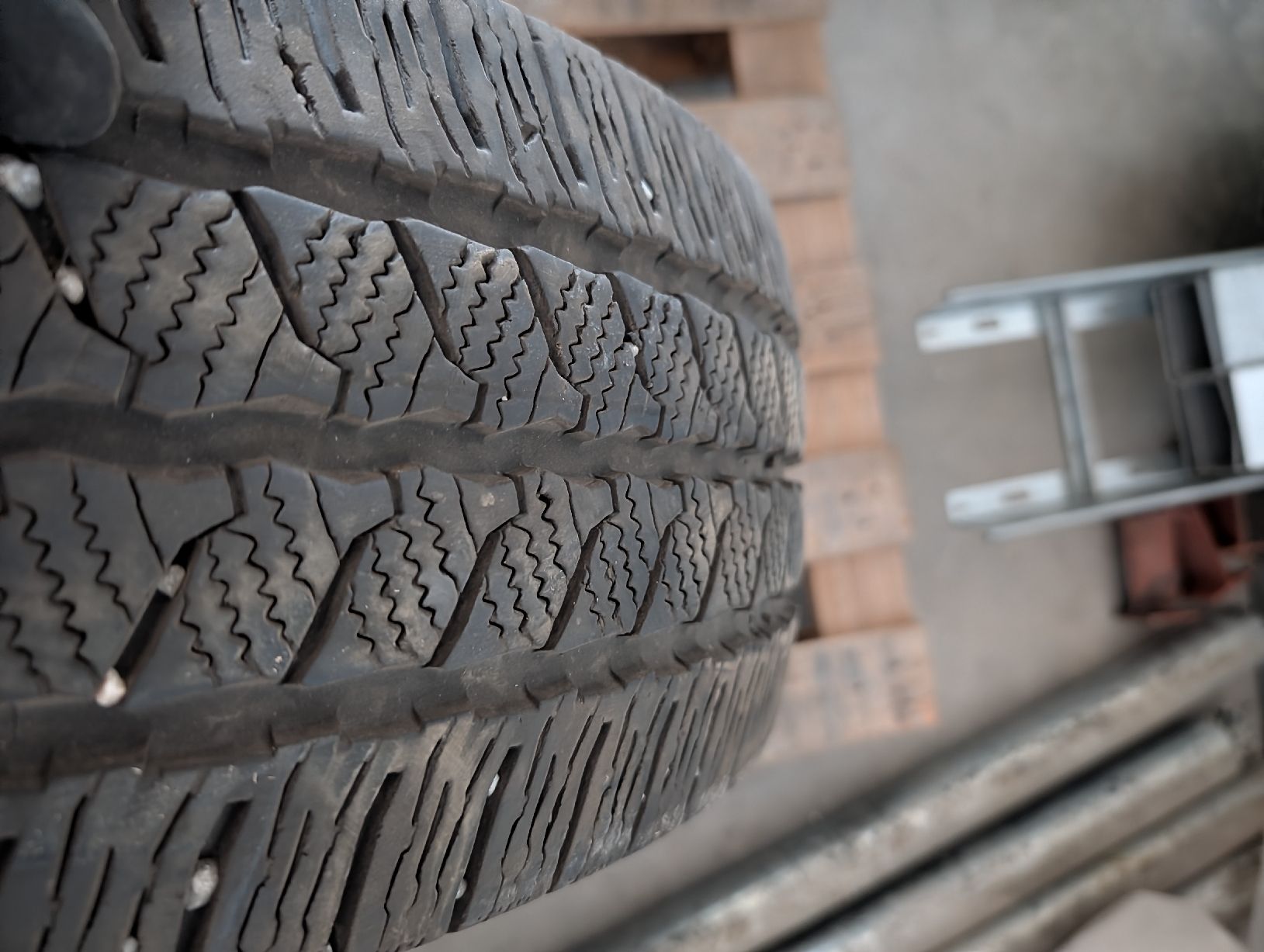 Continental Pneumatici & Ruote complete: 2x Continental VanContact Winter 235/65 R16 C – Usato da La Place (Ayent) venduto da s4c4 4