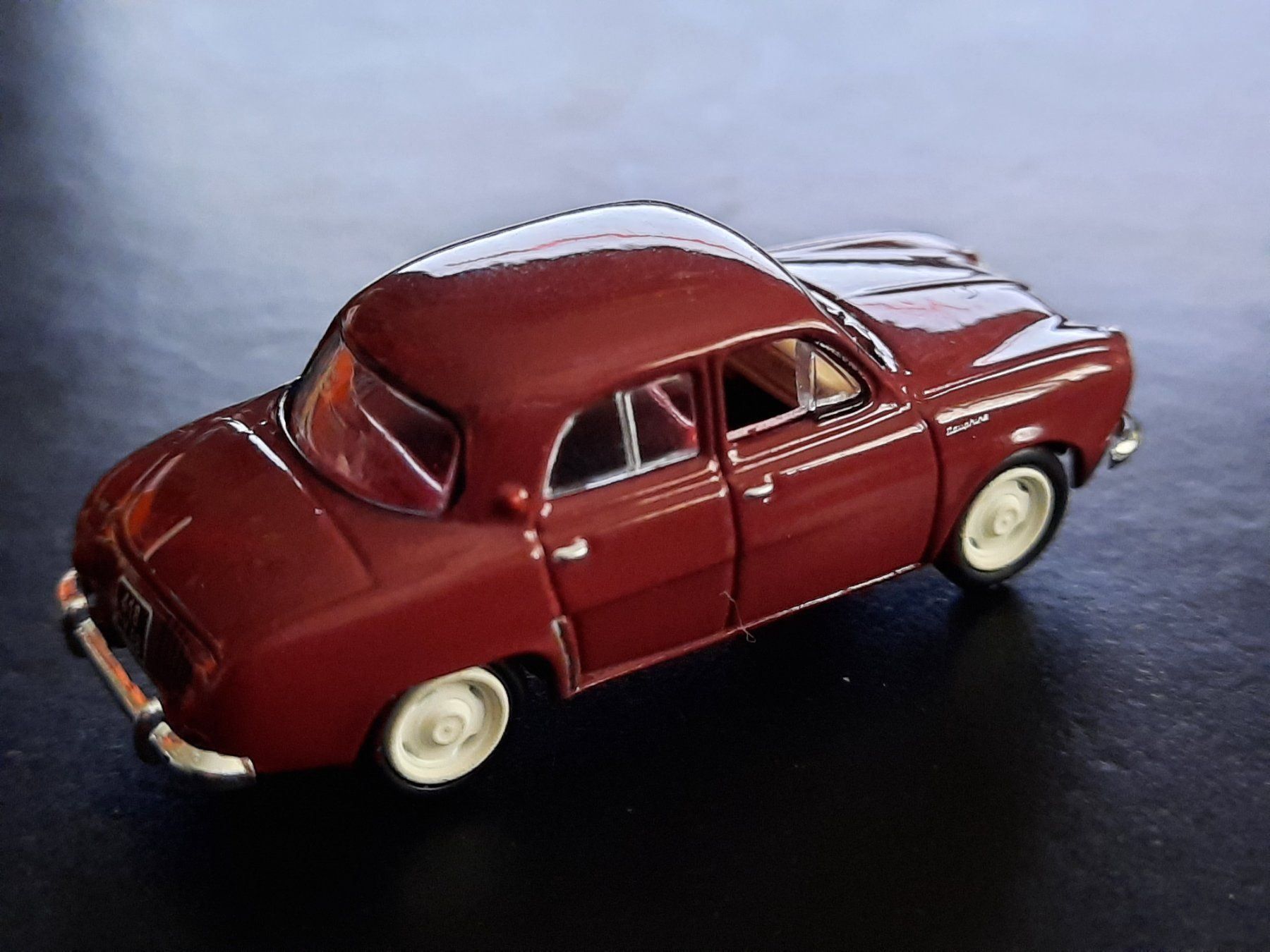 Modellini di ferrovie: RENAULT Dauphine - HO – Nuovo e nell'imballaggio originale da Morges venduto da iljamuromez 2