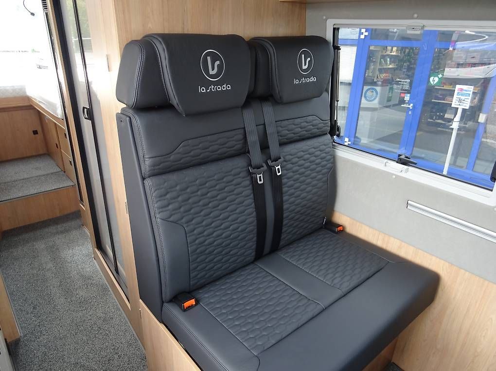 Veicoli da campeggio: La Strada REGENT EB – Nuovo e nell'imballaggio originale da Langenthal venduto da Reisemobil01 2