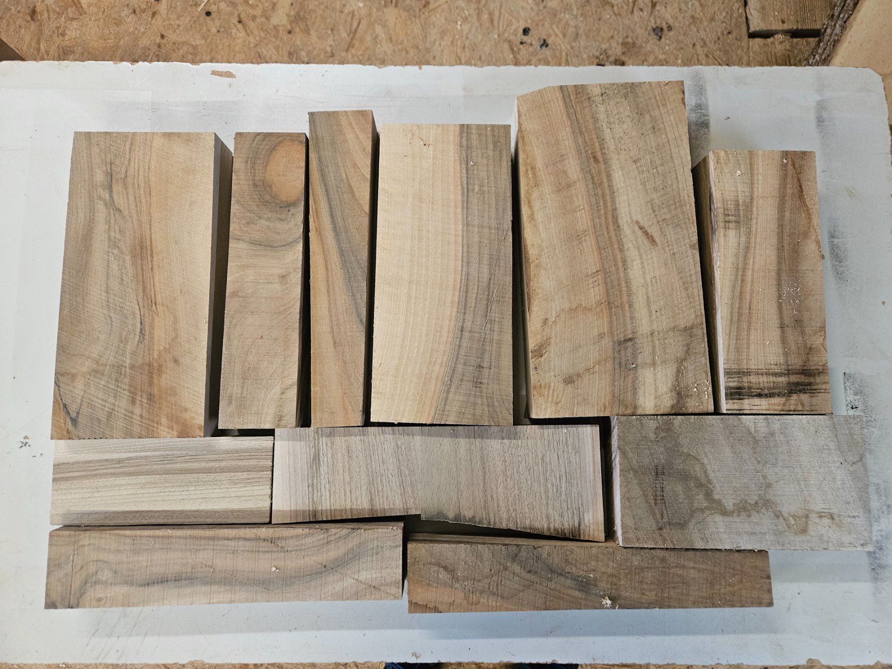 Articles en bois: Nussbaum Holz – Neuf (Voir description) à Schangnau par egli6.2