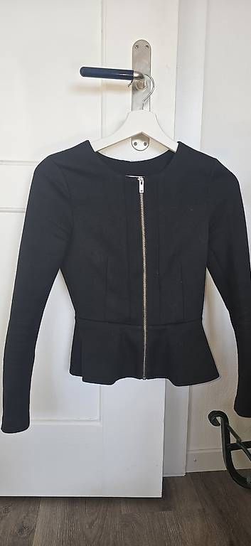 Jacken: Blazer / Jacke schwarz ~Gr. 34 – Gebraucht aus Schaffhausen von isl_dj8w