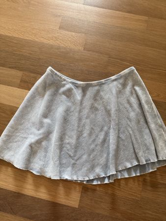 Rock Zara Grösse M gerippt neu