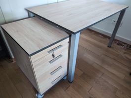 Schreibtisch mit Korpus