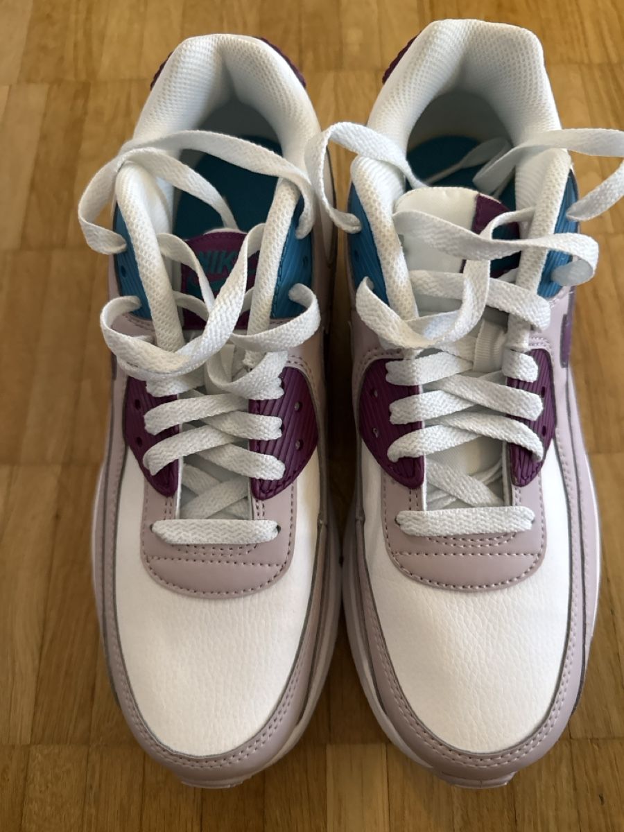 Nike Scarpe per ragazze: Nike Air Max 90 neu und original  – Nuovo (secondo la descrizione) da Sisseln AG venduto da Gommibaerli87