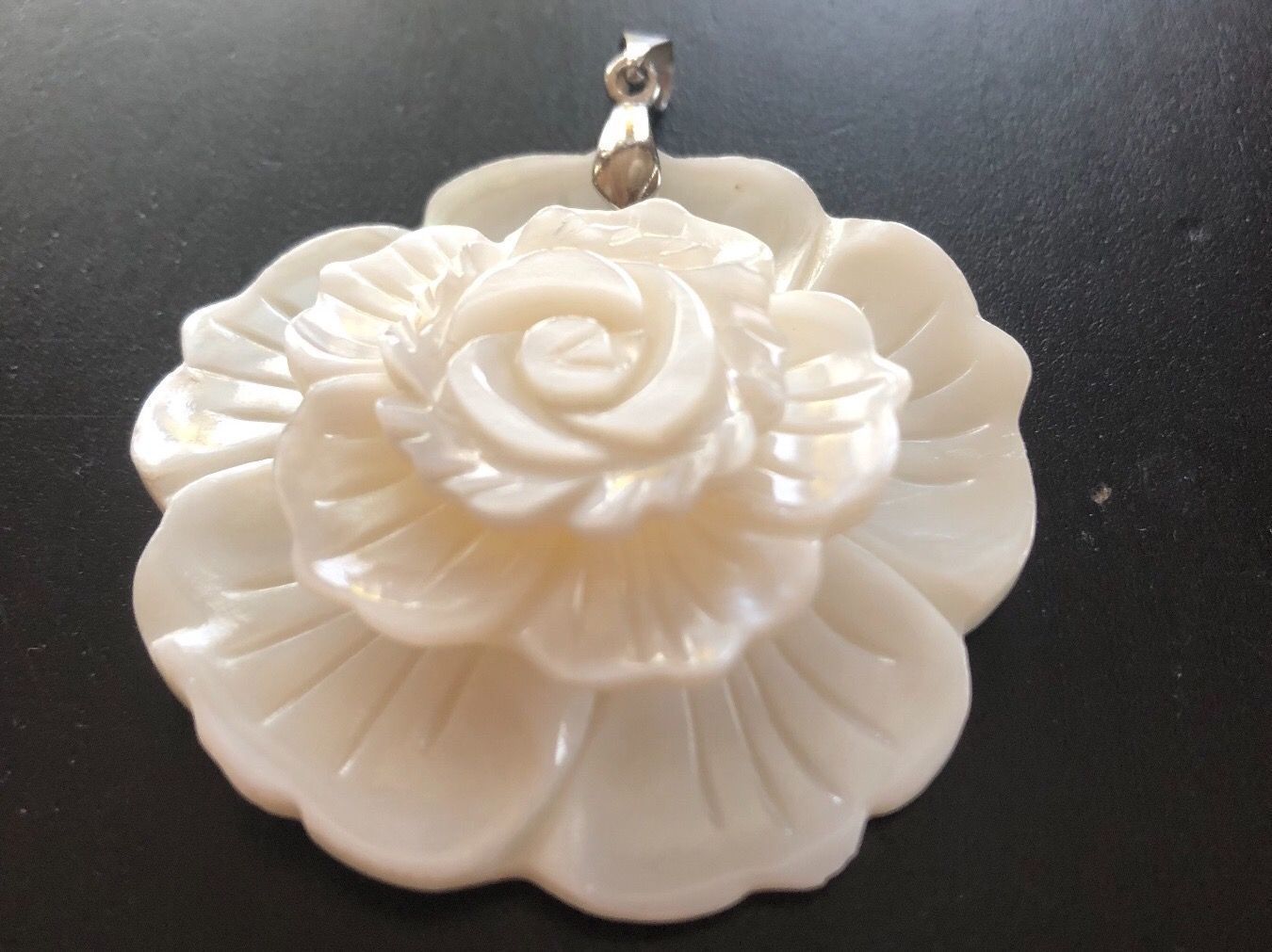 Ciondoli: Amulett / Anhänger Blume (Perlmutt) – Nuovo (secondo la descrizione) da Gams venduto da Mariawicca 2