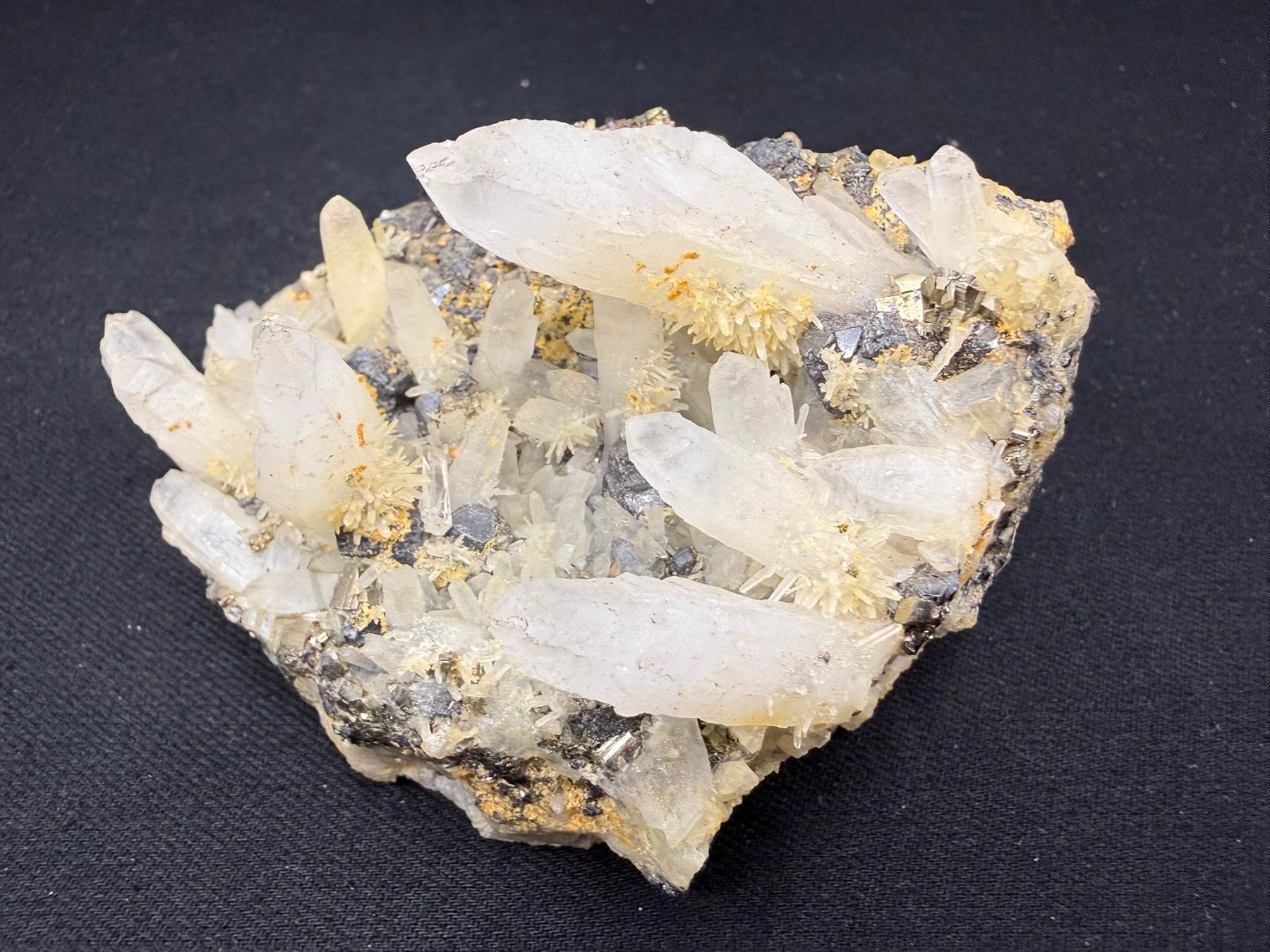 Minerali & Pietre curative: Quarz mit Pyrit und Galena – Usato da Schinznach Bad venduto da Demerald 4
