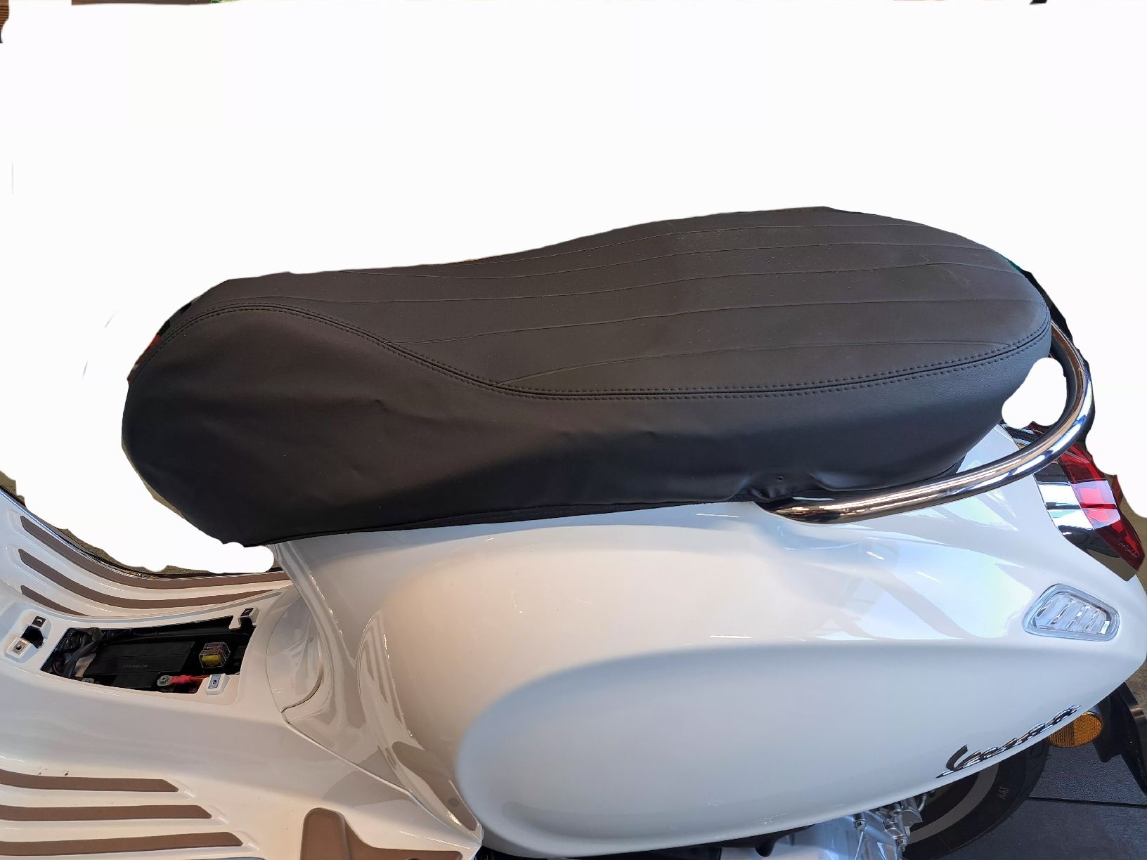 Vespa Alle Rollerersatzteile: Vespa Primavera 125 Sattel-Abdeckung – Neu (gemäss Beschreibung) aus Adligenswil von ala_xc8k