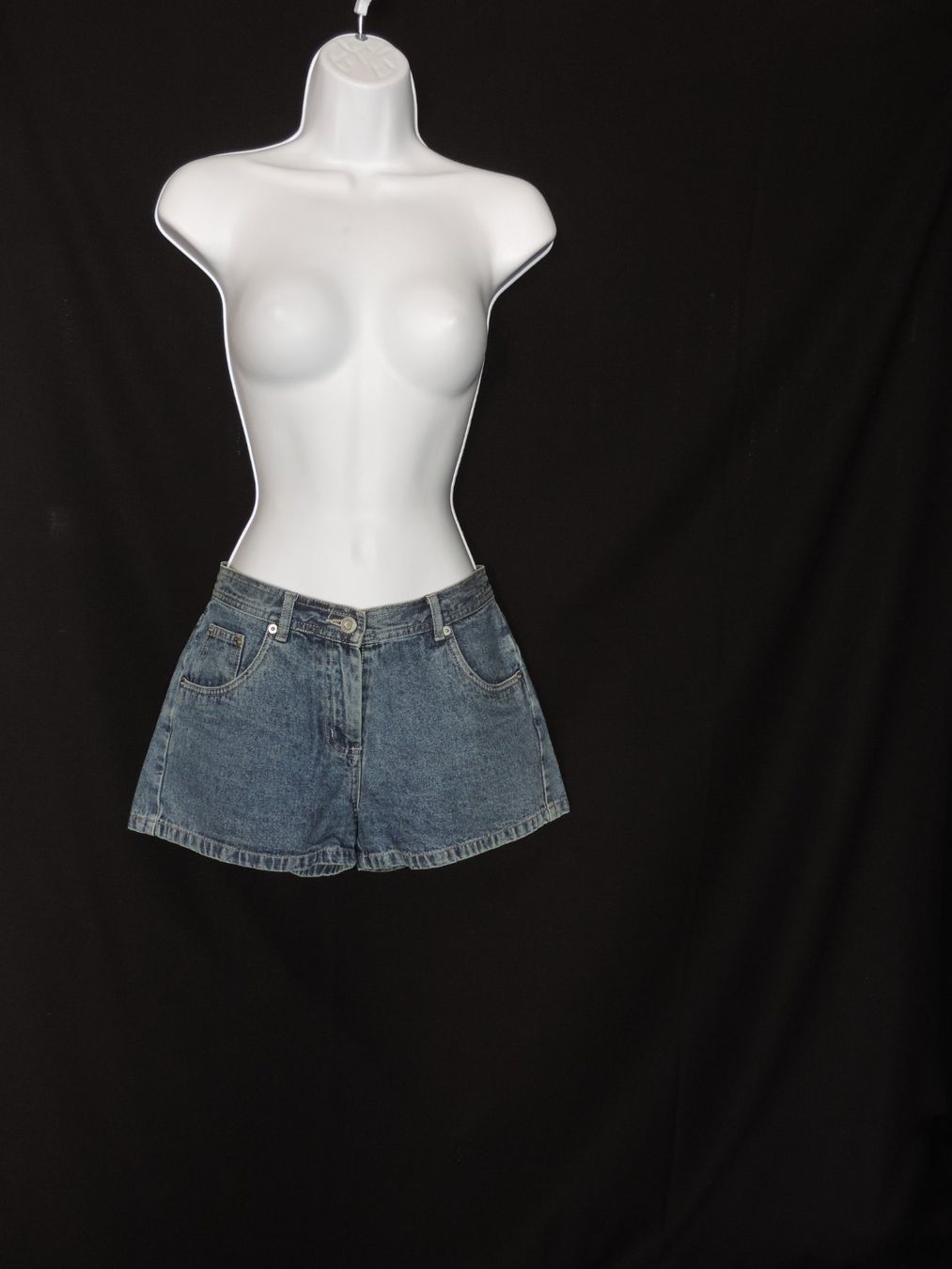 Pantaloni: short jeans bleu foncé – Usato da Genève venduto da Axelle333 3