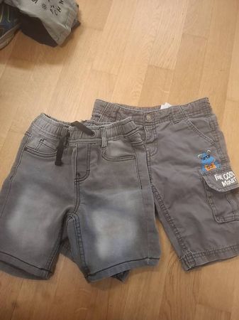 Kurze Hosen Junge