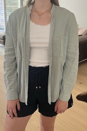 Olivgrüne Leinenbluse Grösse M von Zara