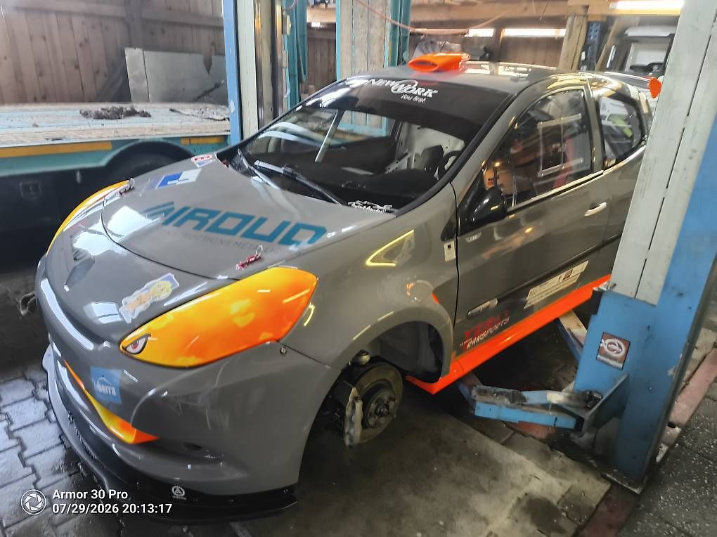 Automobili: Renault Clio III Cup EVO – Usato da La Roche FR venduto da zan_29yx 4
