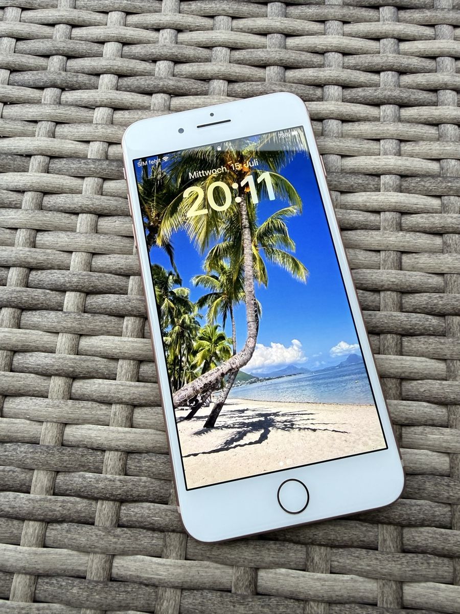 Apple Handys / Smartphones: iPhone 8 Plus inkl. Hülle und Ladekabel – Gebraucht aus Strengelbach von Chiavara
