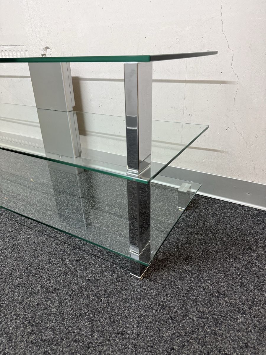 Regale: Glas TV-Möbel mit Chromgestell 3 Ablagen – Gebraucht aus Bern von Delamer 2