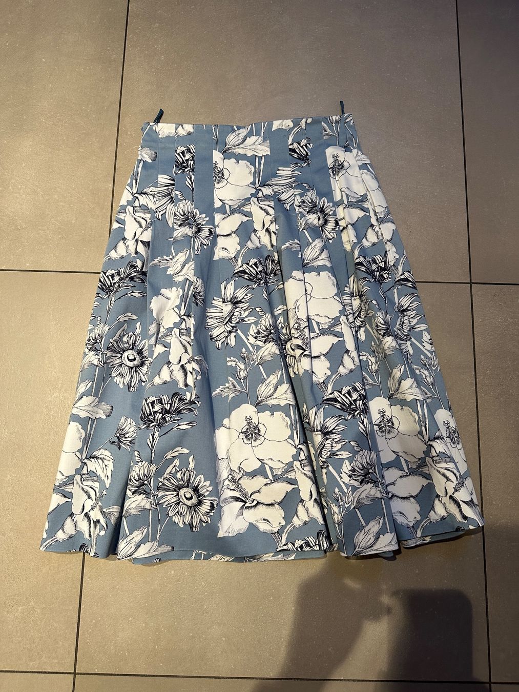 Max Mara Gonne: Blumenrock von MaxMara – Usato da Luzern venduto da Tinette