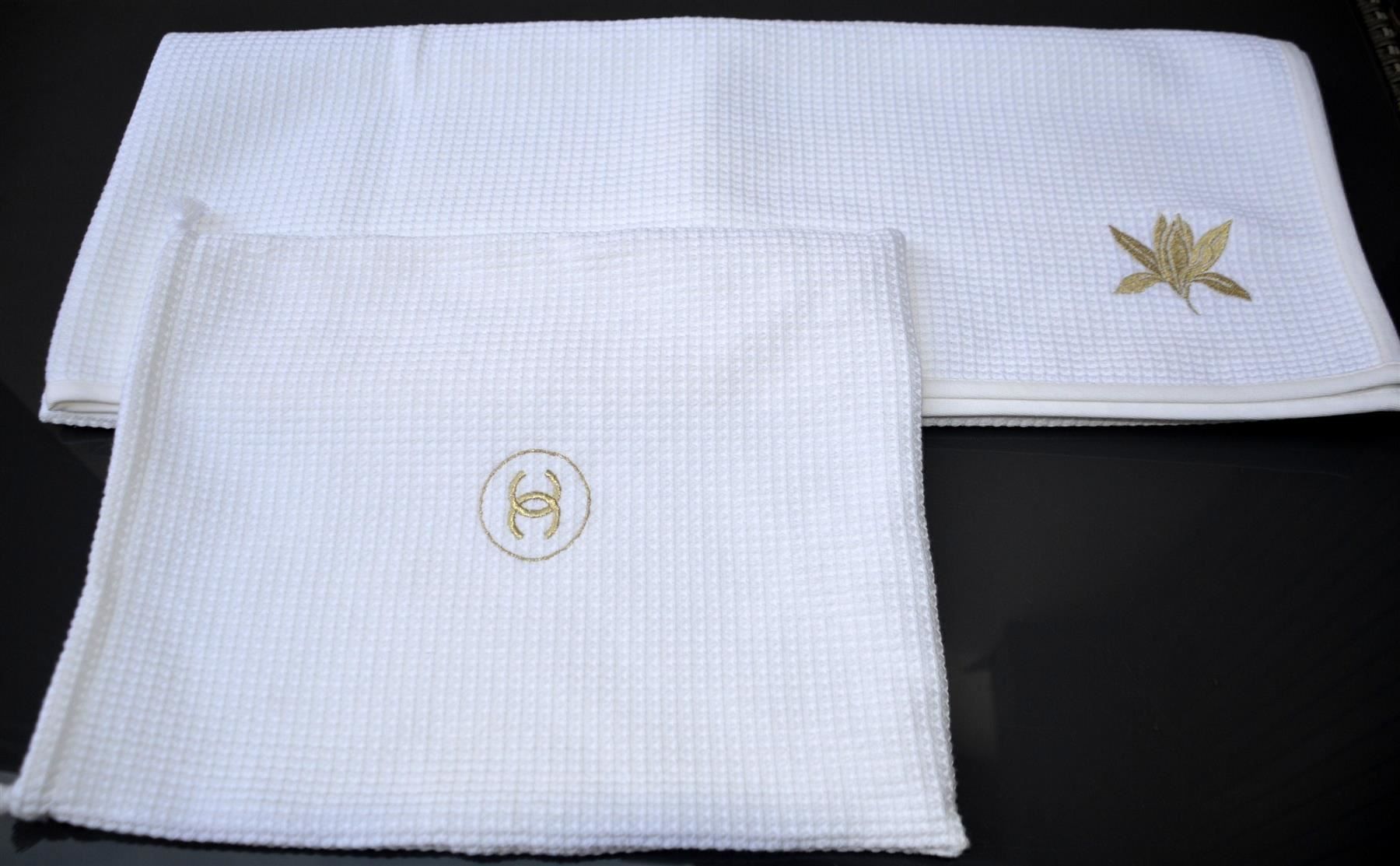 Teli da bagno: Badetuch / serviette de bain Chanel – Nuovo (secondo la descrizione) da Collonges venduto da Auganien