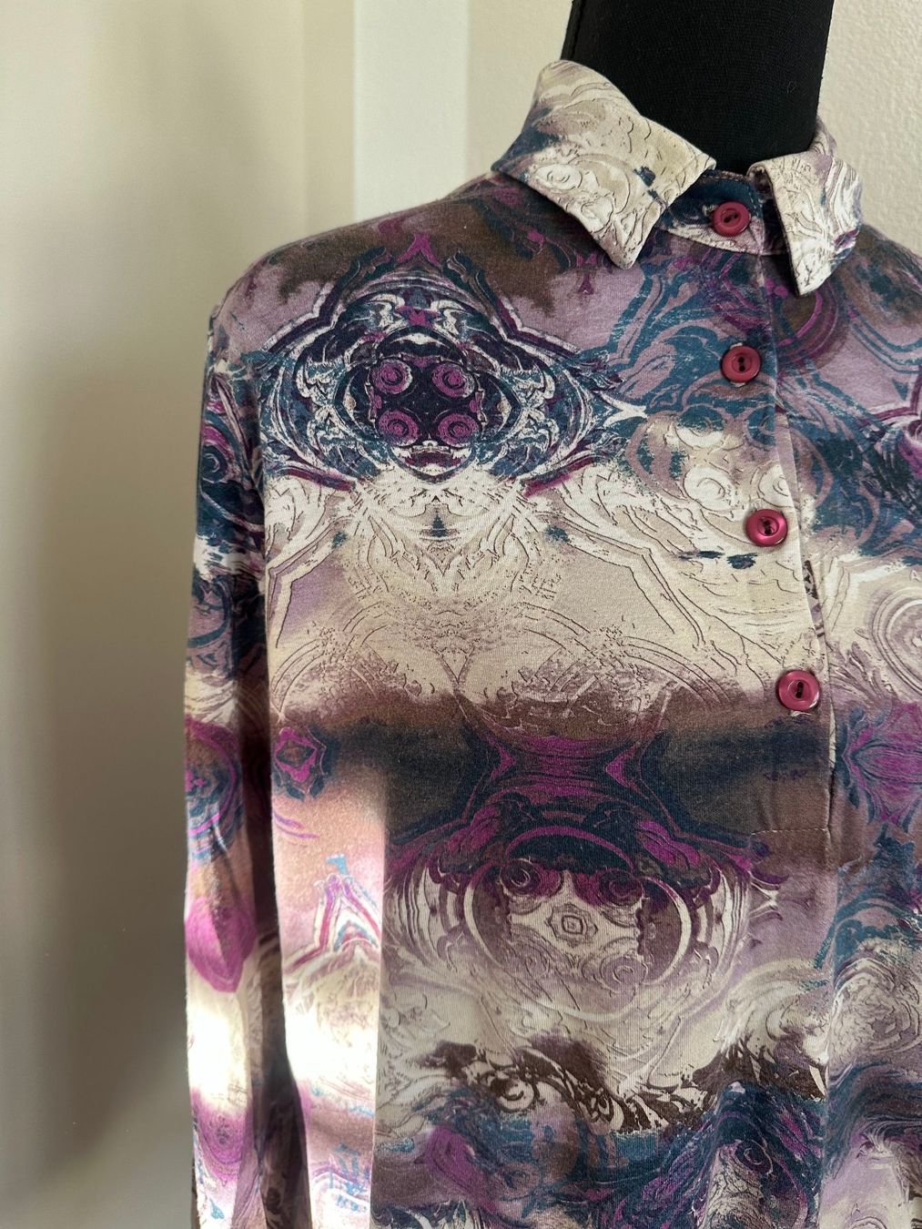 Blusen: Psychedelic Vintage Bluse – Retro Mustermix – Gebraucht aus Zofingen von JumpInVintage 1