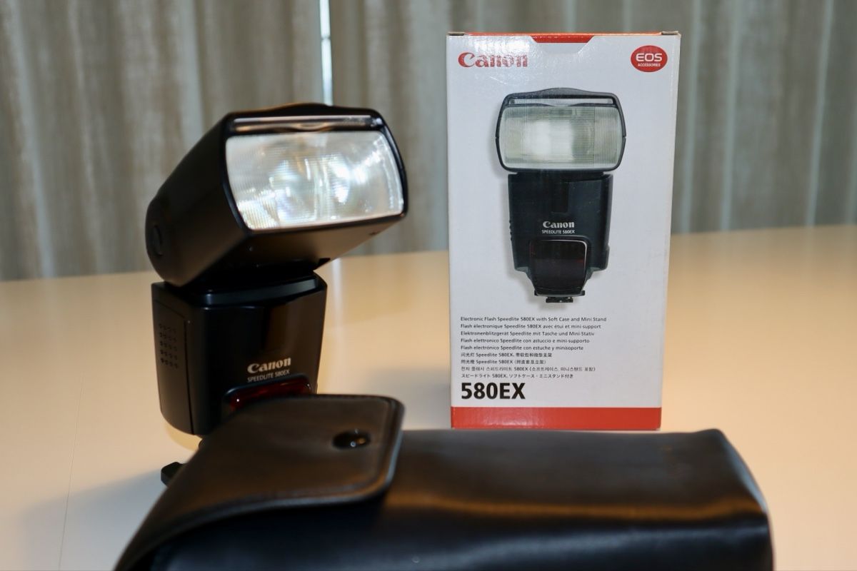 Canon Fotocamera: Canon EOS 5D Mark III Camera Bundle with Flash – Usato da Zug venduto da mhannesb 4