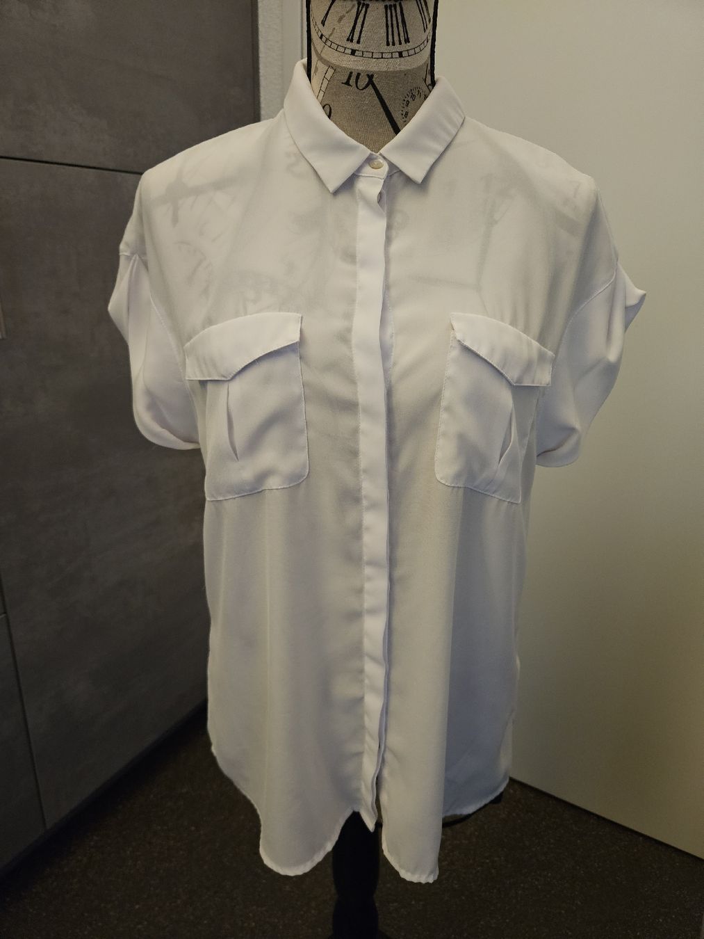 H&M Camicette: Bluse H&M weiss Grösse 40 neuwertig – Nuovo (secondo la descrizione) da Anwil venduto da tamoos