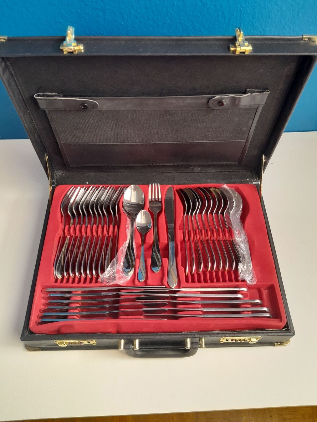 Bestecksets: malle de couvert de table – Gebraucht aus Genève von ang_fd8z