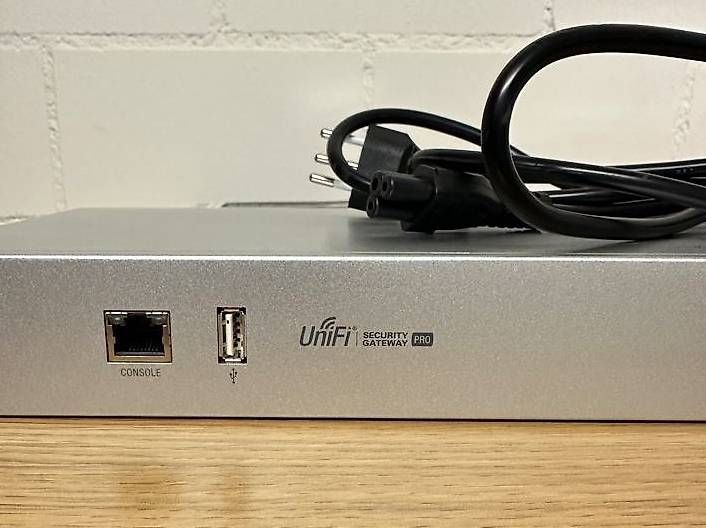 Firewall: Firewall - Ubiquiti USG PRO-4 – Gebraucht aus Buchs ZH von Kerberos0 2