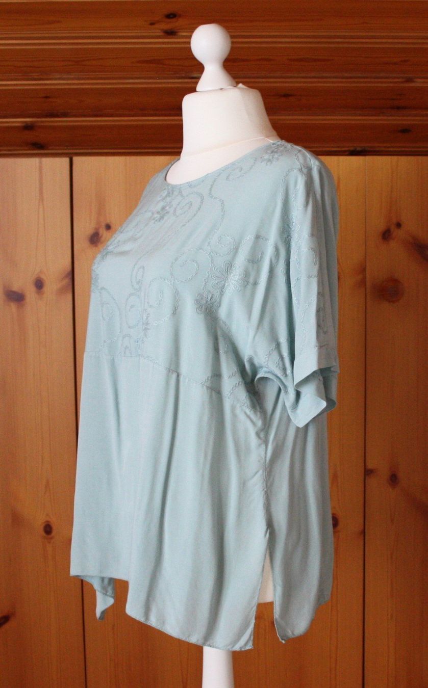 Camicette: Bluse Kurzarm grün Gr. XXL – Usato da Flüelen venduto da Diversicum-Curvy 3