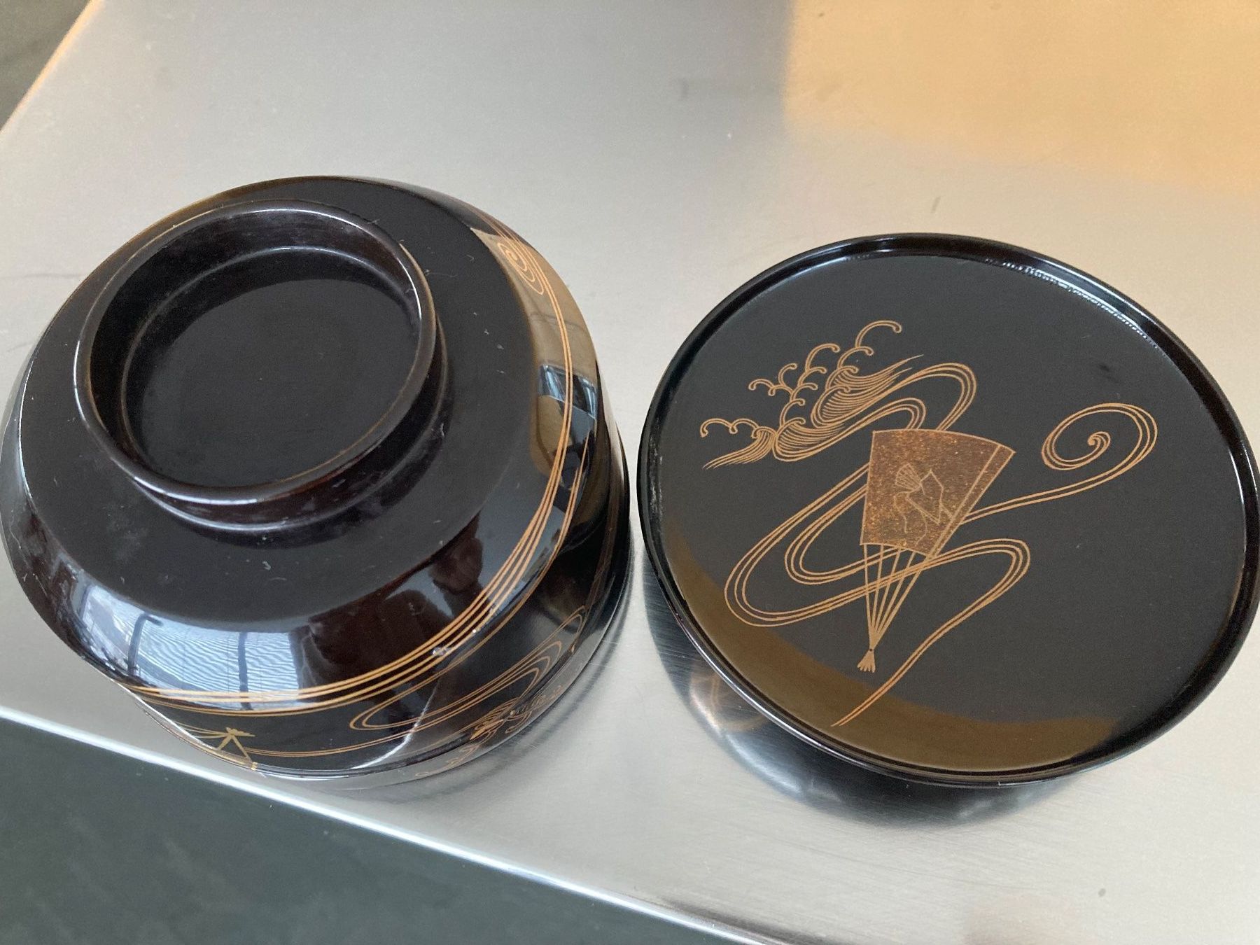 Ciotole: Wunderbare alte Lackschale mit Deckel, Lackdose, Japan – Usato da Zürich venduto da kostbares 7