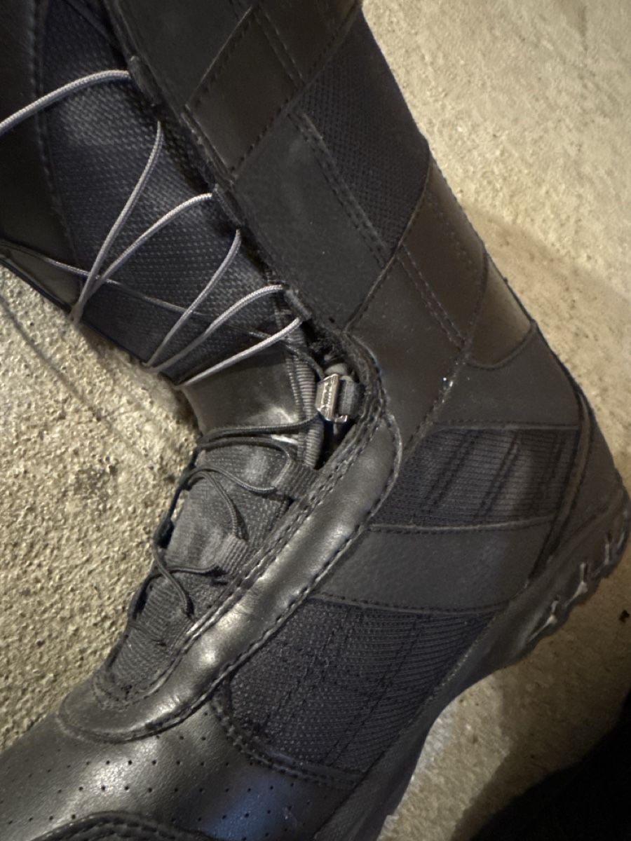 Snowboard Nitro Scarpe da uomo: Snowboard Schuhe Gr. 43,1/3. Boots von Nitro – Usato da Schliern b. Köniz venduto da amo_lln9 7