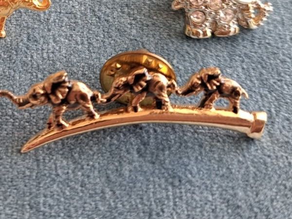 Placchette & Badge: Pins 9x Eléphants doré – Usato da Romanel-s-Lausanne venduto da Jedermann01 9