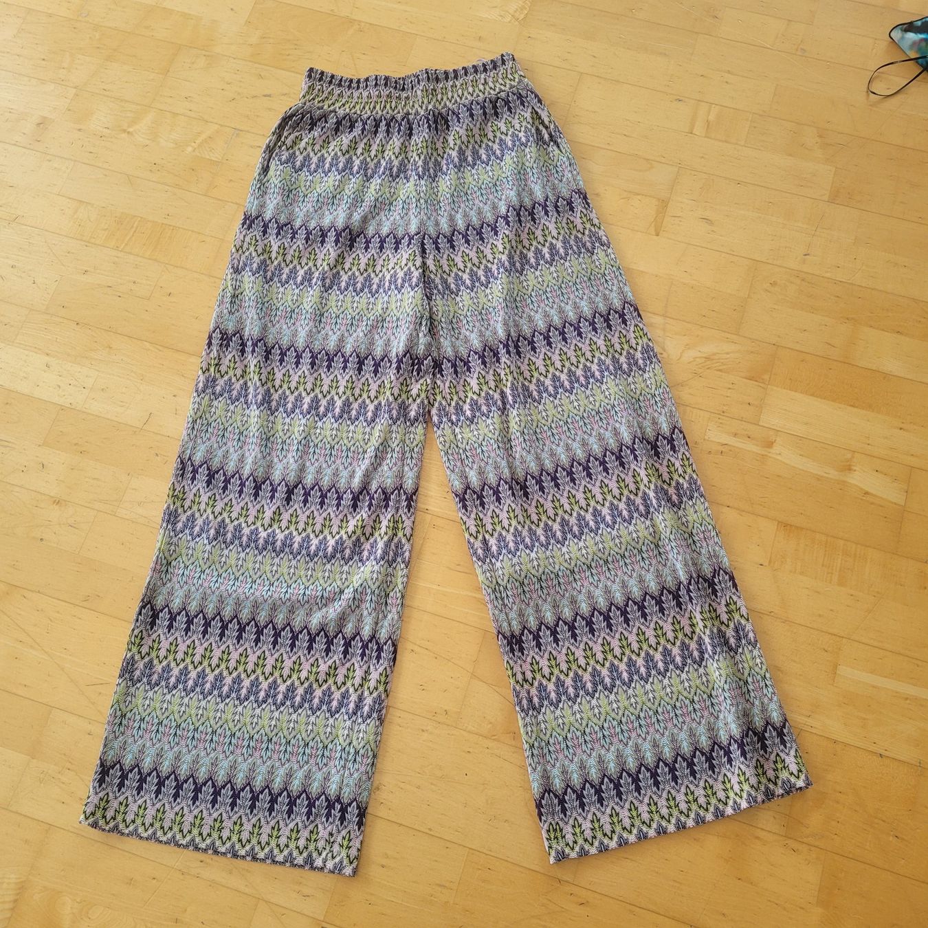 Comma Pantaloni: Sommerliche Palazzohose mit Muster, Grösse M, Comma – Nuovo (secondo la descrizione) da Untereggen venduto da man_zks8