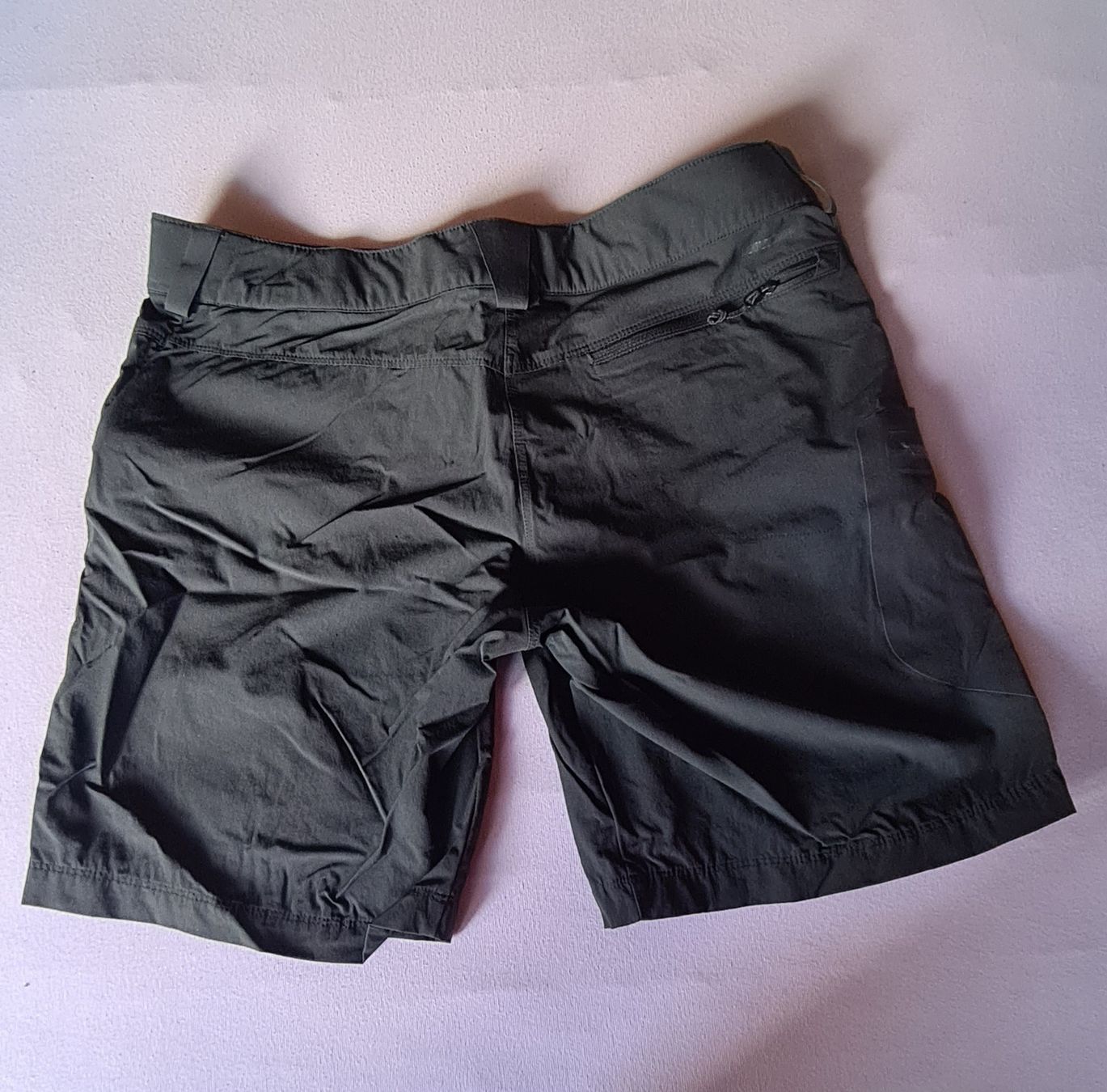Salomon Pantaloni: Damenhose schwarz von Salomon – Usato da Davos Frauenkirch venduto da Cluetsch 1