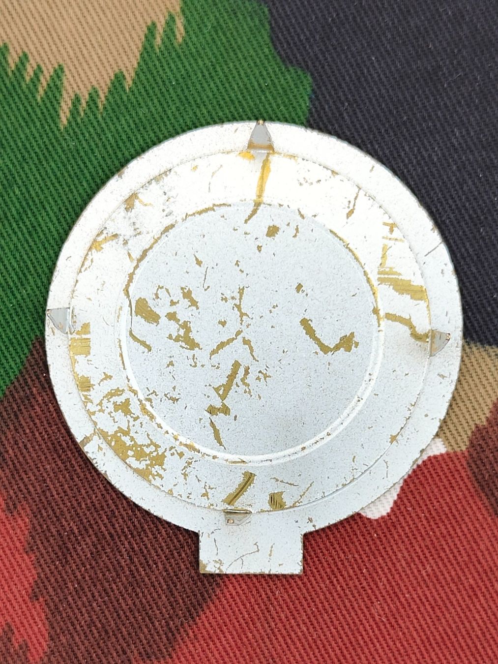 Schweizer Armee Placchette & Badge: Béretemblem Flab Schulen 45/245 – Usato da Bauma venduto da SwissMilitaria 1