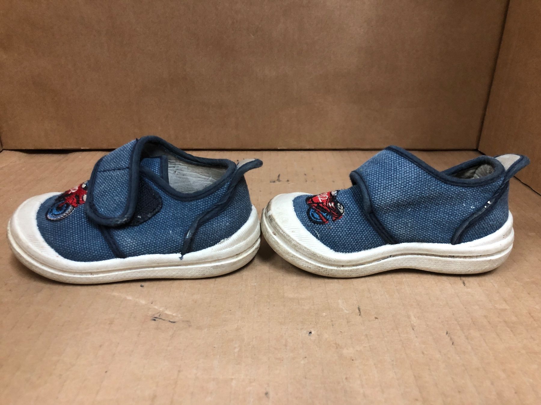 Scarpe per ragazzi: Kinderschuhe Töff Grösse 21 – Usato da Eschlikon TG venduto da RamonaSt 1