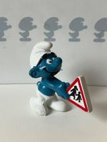 Schlumpf mit Verkehrssignal