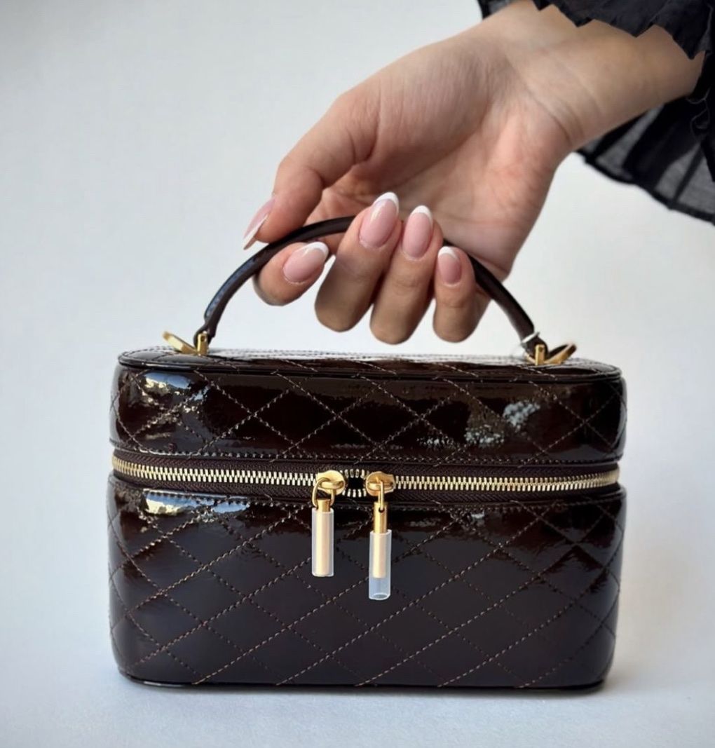 Borse da donna: Kleine Lackledertasche mit Schultergurt – Nuovo e nell'imballaggio originale da Zürich venduto da Lifestyle1 2