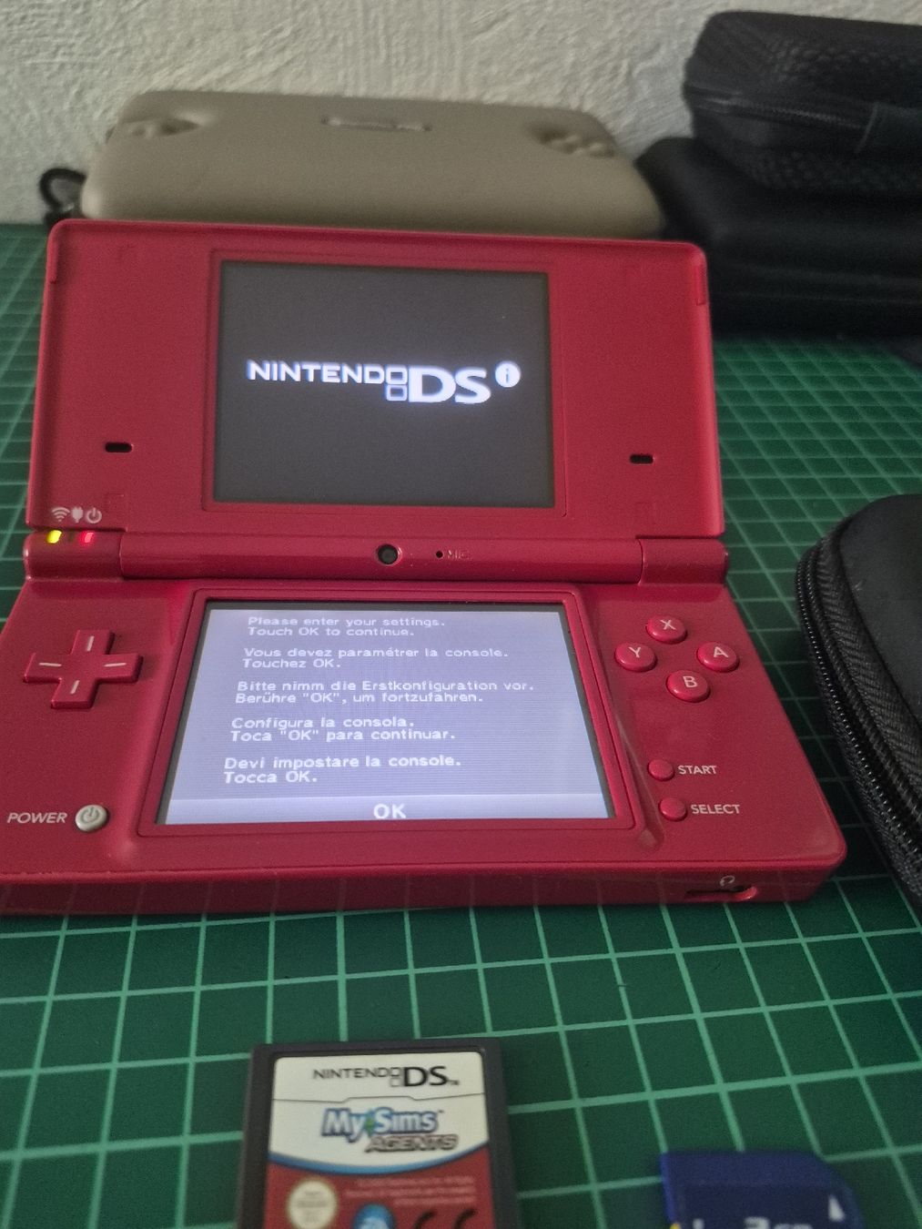 Nintendo Console: Nintendo DSi red console with case, game and memory card  – Usato da Meyrin venduto da Retro-GZ 1