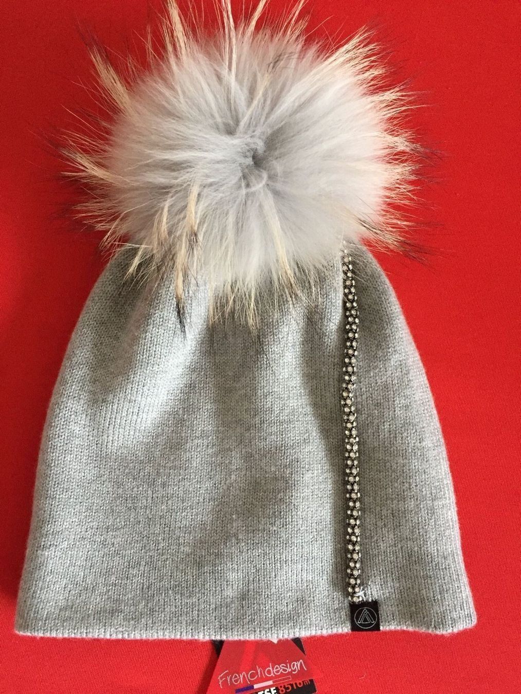 Chapeaux, bonnets & casquettes: wunderschöne Mütze mit Echtfellbommel und Strass, hellgrau – Neuf avec emballage d'origine à Adliswil par vette56 5