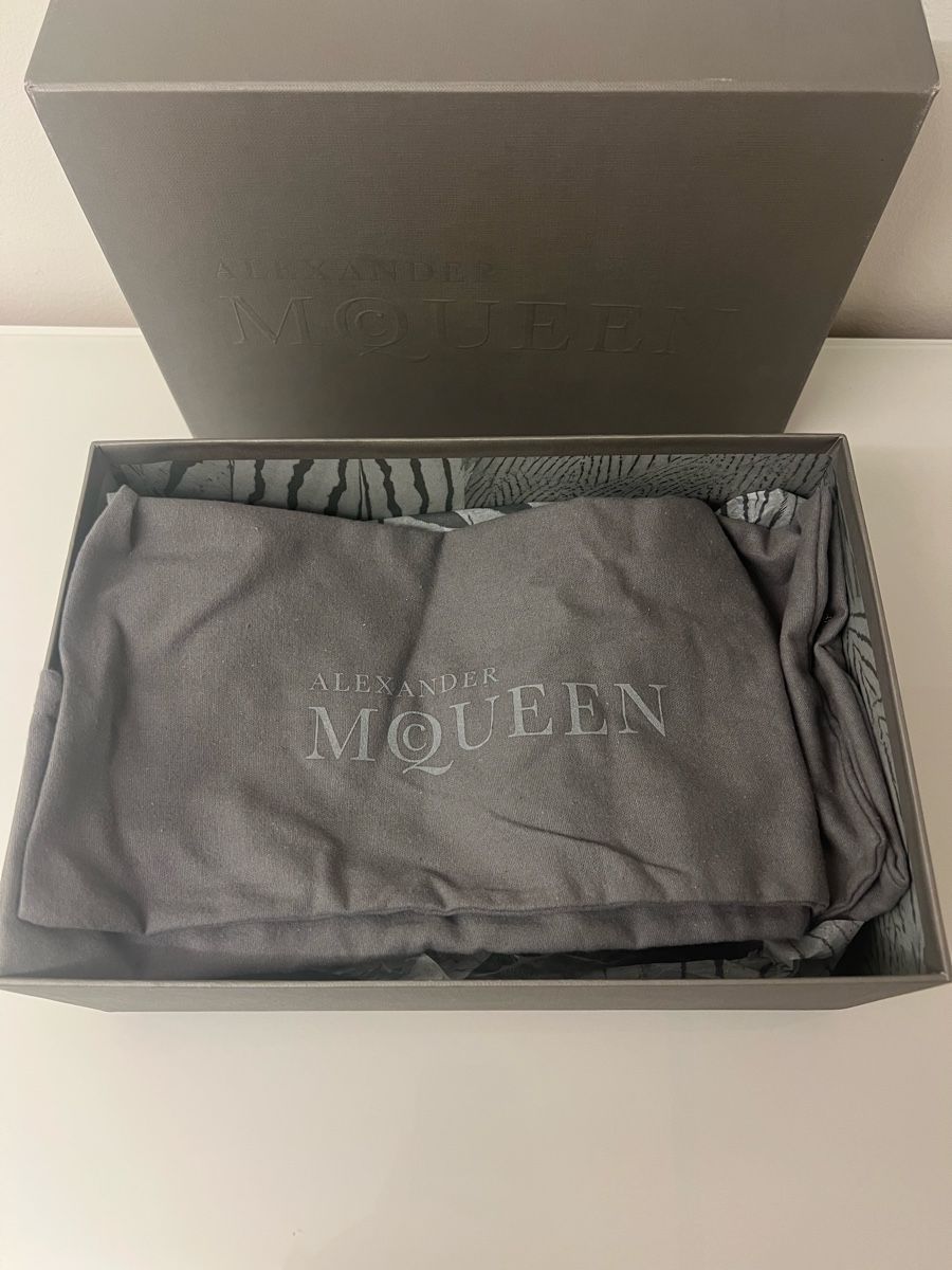 Alexander Mcqueen Damenschuhe: Alexander McQueen black patent leather flats 41 – Neu und originalverpackt aus Breganzona von maggy_l 3