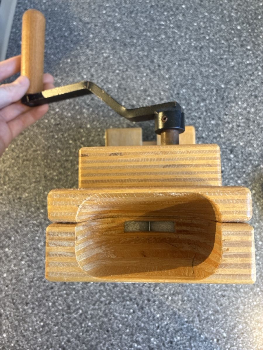 Küchengeräte: Flockenpresse, Getreidemühle Marke SAMAP – Gebraucht aus Langenthal von BoVe15 1