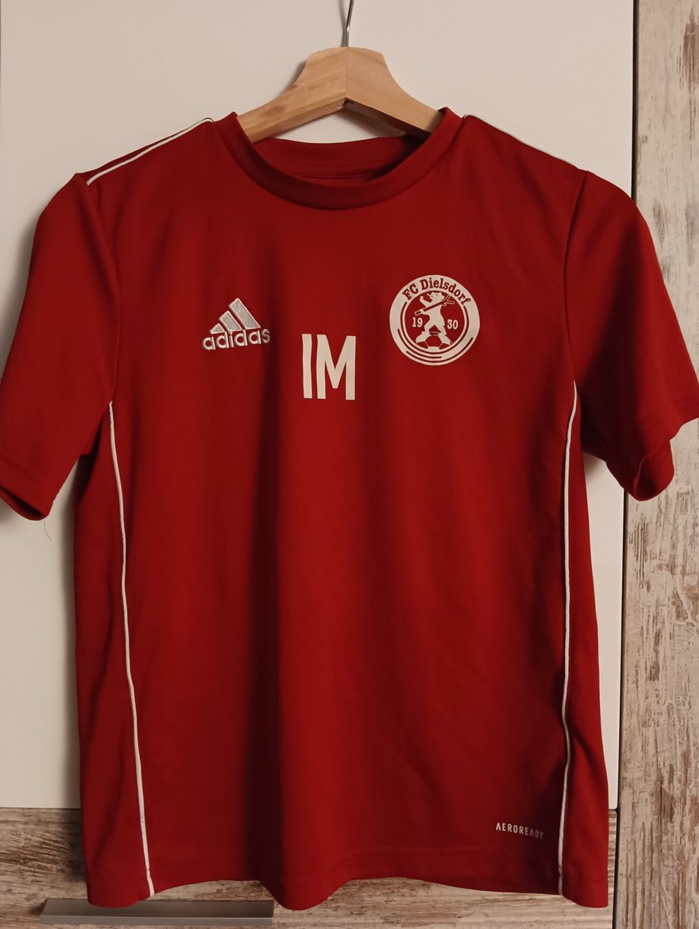 Adidas Scarpe, pantaloni & magliette da ginnastica: Trikot Fussball Gr. 164 – Usato da Schöfflisdorf venduto da kin_2dp9