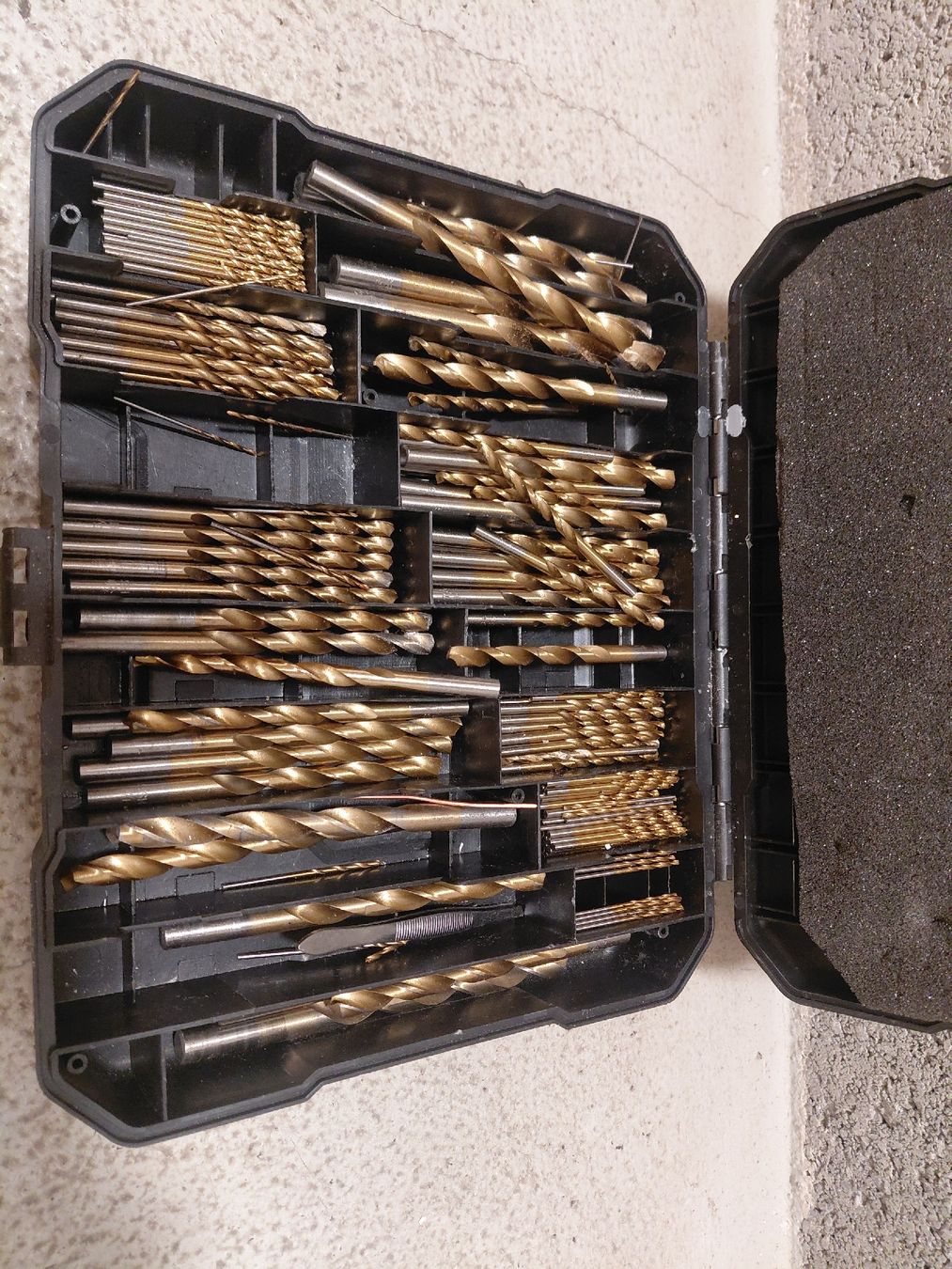 Tous les outils: Naters- BERGLAND Titanium Bohrersatz circa 230 pezzi 60233 – Neuf (Voir description) à Naters par car_gl8z 1