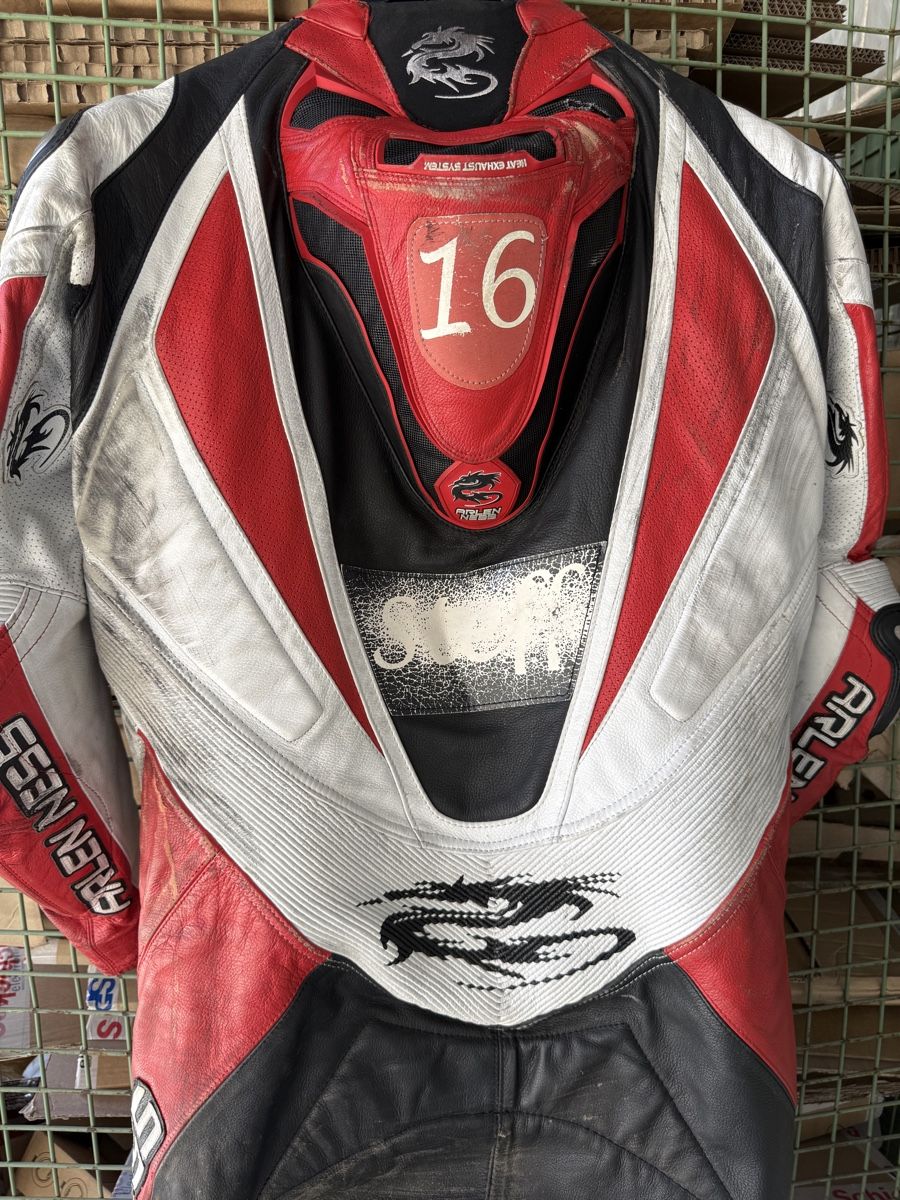 Toutes les pièces détachées moto: Combinaison racing Arlen Ness taille 56  – Défectueux à Cossonay-Ville par Jeromek 6