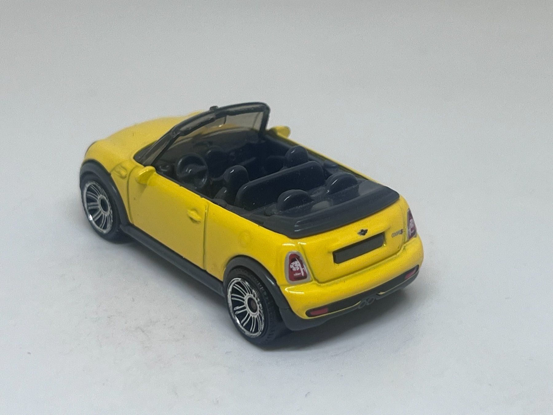 Matchbox Modellini d'auto: Matchbox Mini Cooper S Cabrio (2010) #667 – Usato da Wildegg venduto da LaaBoutique 2