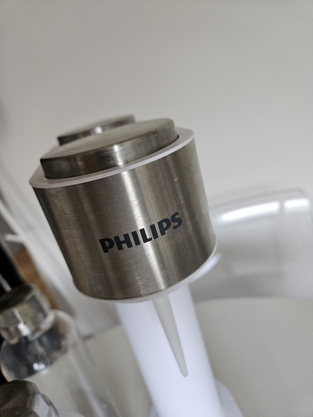 Philips Elettrodomestici da cucina: Philips Wassersprudler weiss mit 2 Flaschen – Usato da Wangen b. Olten venduto da Silas.l9 1