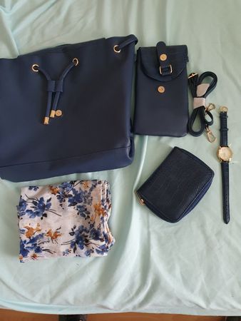Rucksack, Portmonee ,Armbanduhr ,Halstuch, Handytasche NEU!