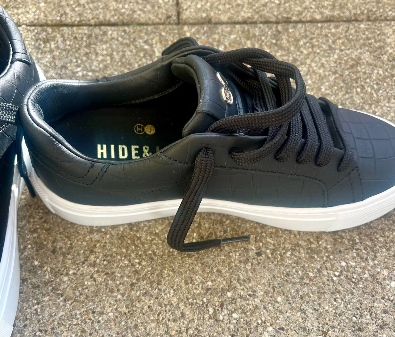 Scarpe da donna: Hide&Jack Damenturnschuhe grösse 37, schwarz – Nuovo (secondo la descrizione) da Luzern venduto da kunstundmehr 4