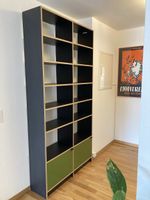 Bücherregal mit 2 Türen, Holz, schwarz / grün