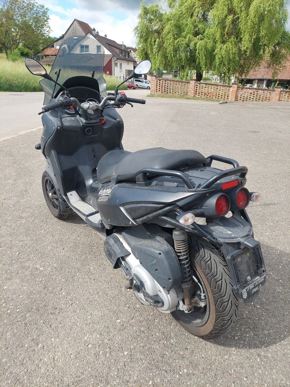Gilera A tre ruote: Gilera Fuoco 500 3Rad Roller baugleich Piaggio MP3 – Usato da Schleitheim venduto da ZieglerMotoRecycling 6