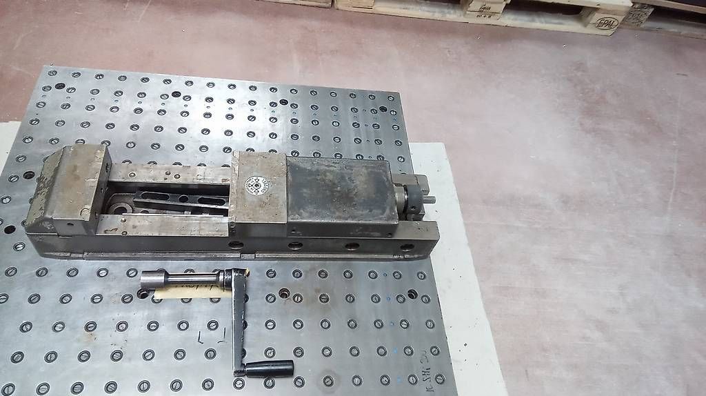 Gressel Altro per industria metallurgica: Maschinenschraubstock Gressel – Usato da Bärau venduto da Lehmann3552