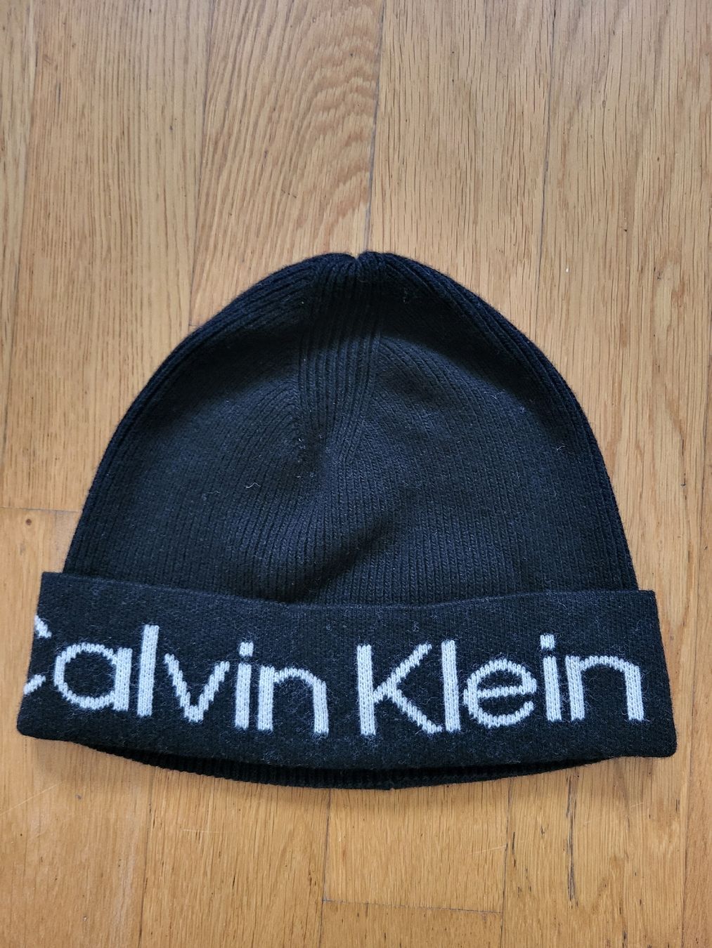 Calvin Klein Copricapi, berretti & cappellini: Calvin Klein Beanie – Nuovo (secondo la descrizione) da Neunkirch venduto da Lilalotte